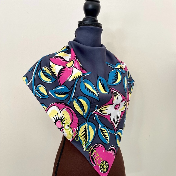 Authentic Louis Vuitton Scarf Monogram Flowers Arty Gray Pink Silk Wrap - Picture 3 of 16